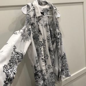 Set of 2 blouses shoulder free long sleeve